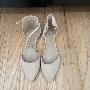 Dream Pairs Cream Pointed Toe Ankle-Strap Flats